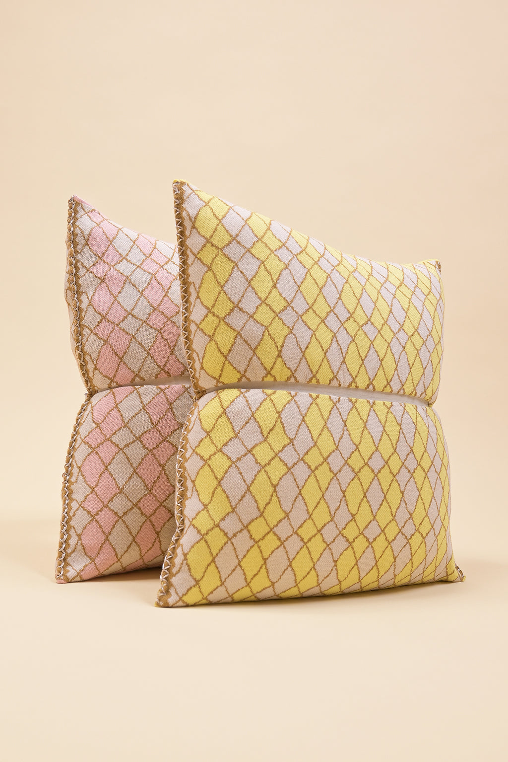 front detail of yellow bow-shaped knit pillowcase with romb pattern in viscose