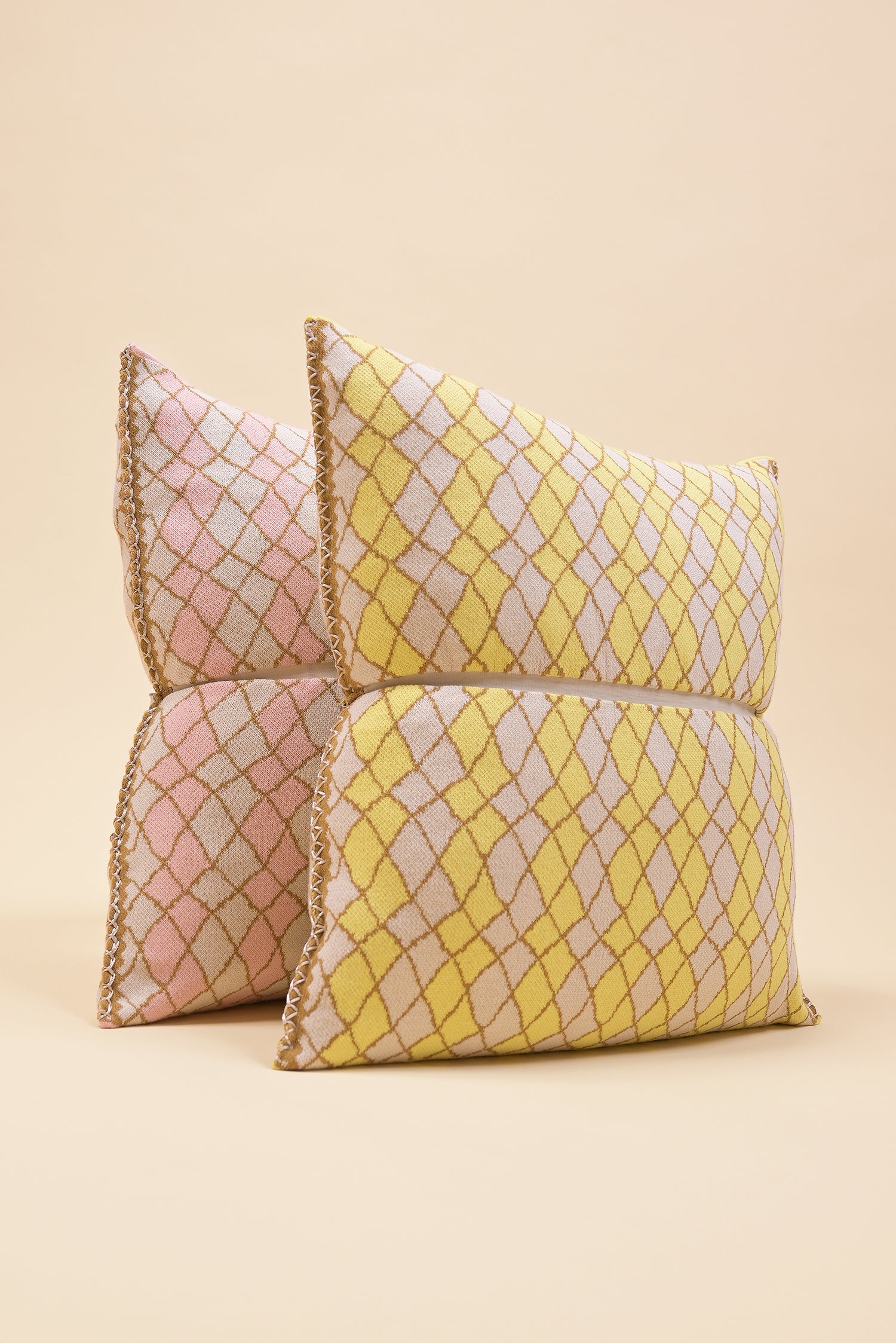 front detail of yellow bow-shaped knit pillowcase with romb pattern in viscose