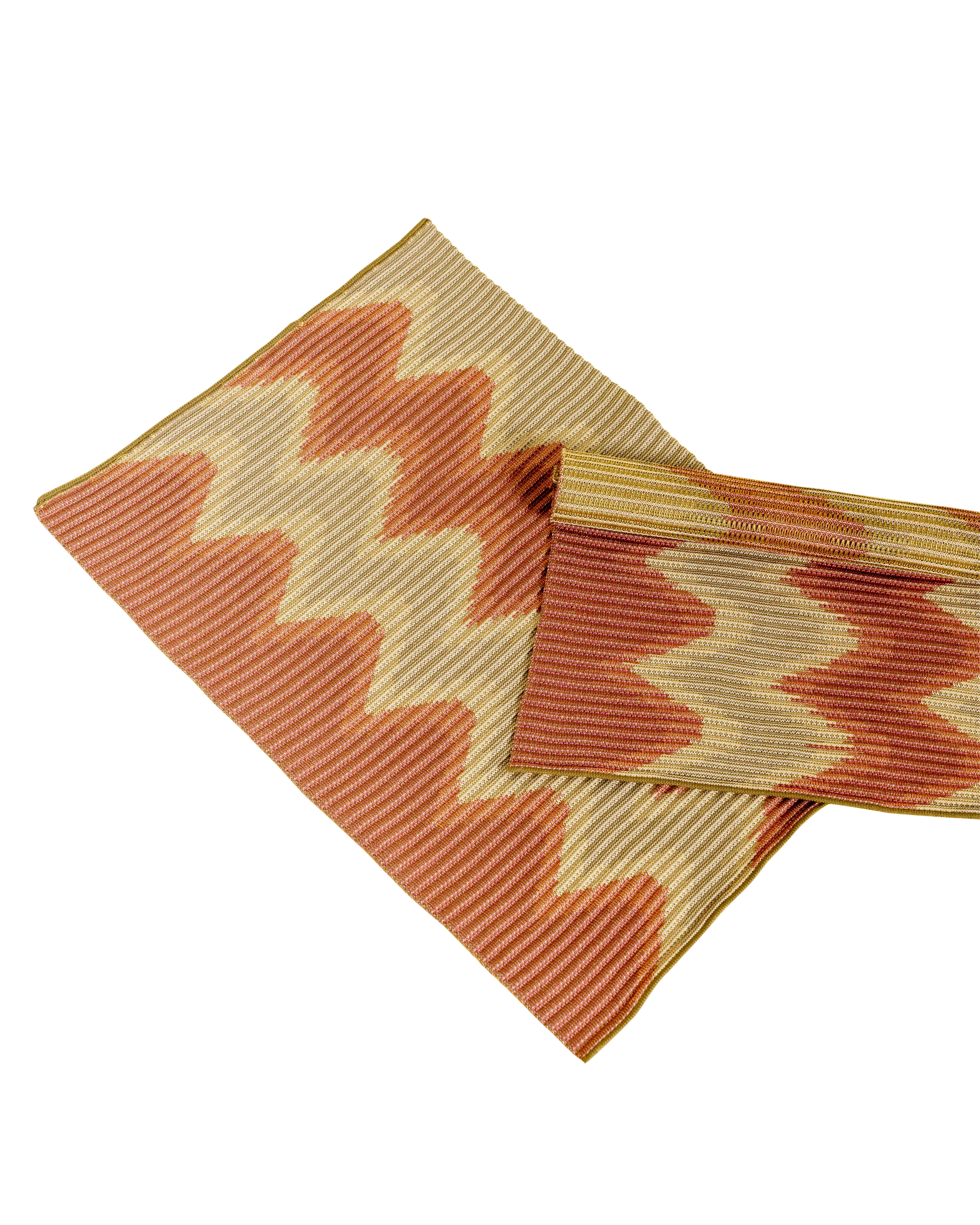 top view of red/gold knit table mat in organic cotton and viscose with wavy pattern